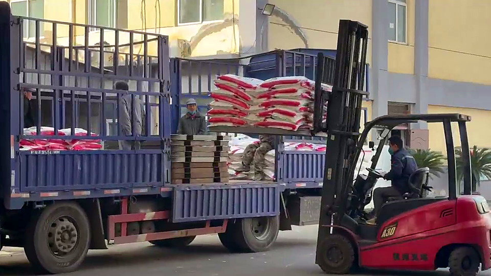 码垛成品装车发运